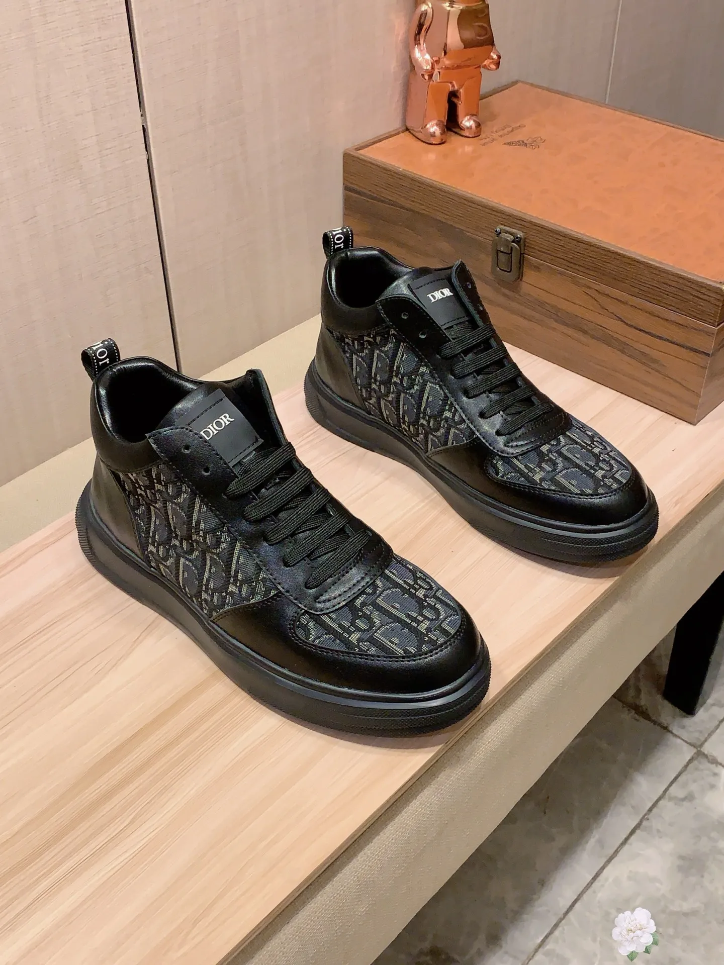 Men's Men's Shoes💰442💰💰🎩🎩[Lightning][Lightning] "Dior DIOR*" The latest and most popular casual shoes, top brand [seduce] luxury ~ purchasing agency, top ~ quality. [Strong] The upper is made of imported breathable cowhide with material ➕ breathable sheepskin feet (•) and fine workmanship. The original stylish and stylish soft rubber wear-resistant and non-slip outsole is light and comfortable on the feet. The real thing looks better when photographed in person. 111: code: 38-44, 3️⃣ colors selected